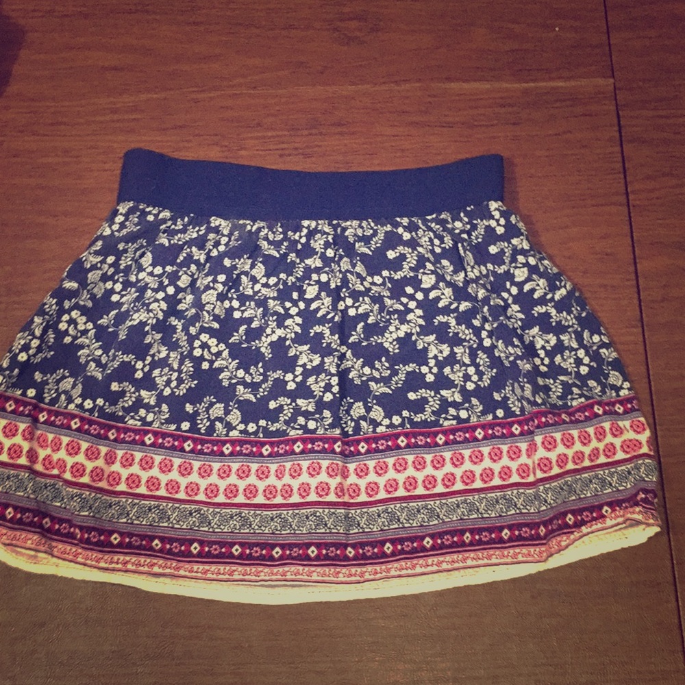 🐣 OLD NAVY FLORAL NAVY SKIRT